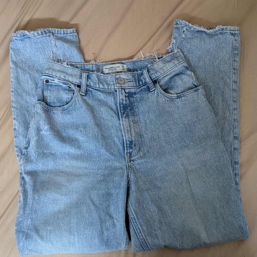 Abercrombie Curve Love The 90s Straight High Light Wash Frayed Hem Blue Jeans - Picture 3 of 10